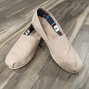 Beige Toms